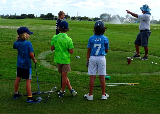 Glen Beaver teaching group golf at Dyer Park
